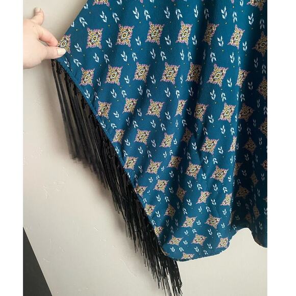 Wrangler Large Aztec Print with Fringe Sleeve Western Blouse - Picture 2 of 4